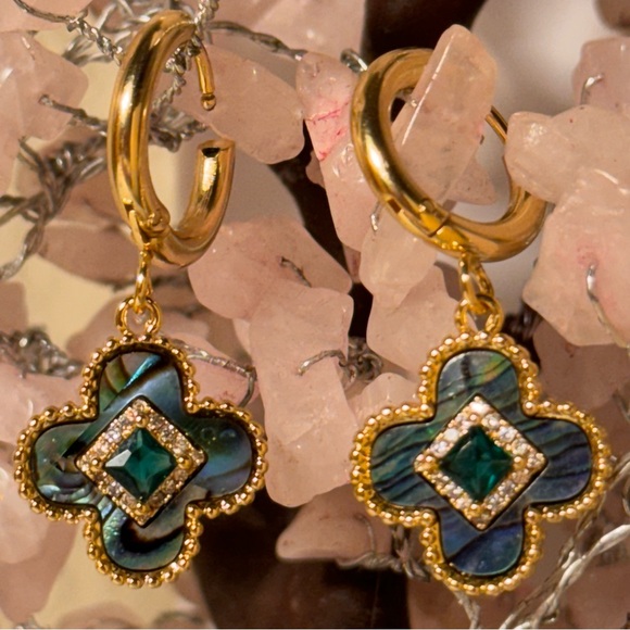 Gorgeous Hold Stainless Steel Gold pleated abalone earrings - Picture 5 of 6